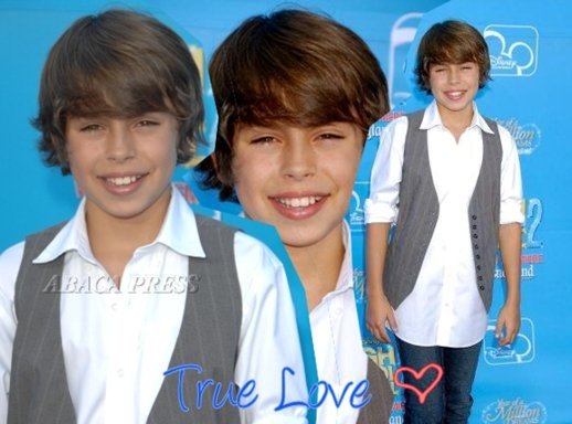 jake-t-austin-wizards-of-waverly-place-2051181-518-384.jpg